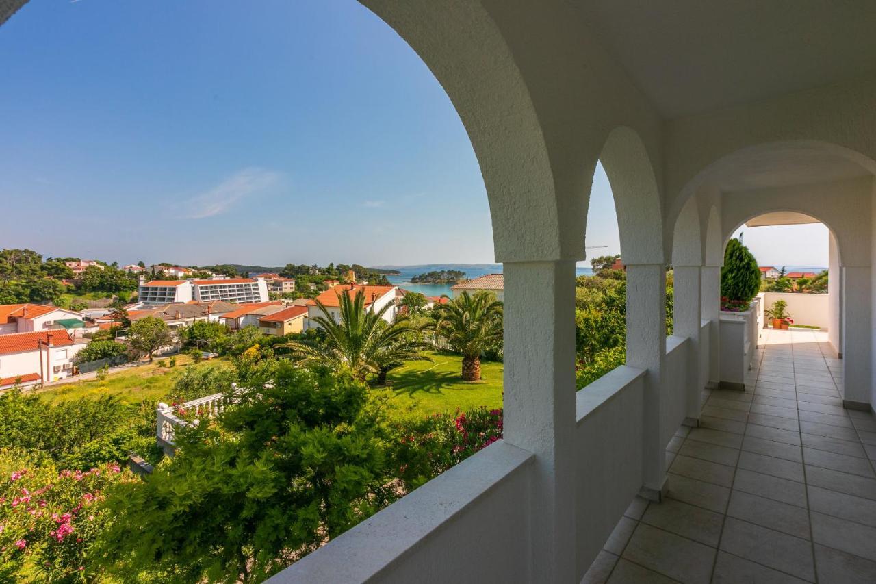 Apartments Vila Antula Banjol Exterior photo
