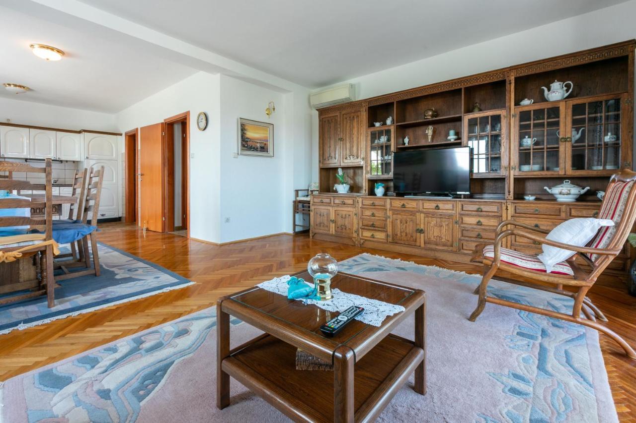 Apartments Vila Antula Banjol Exterior photo