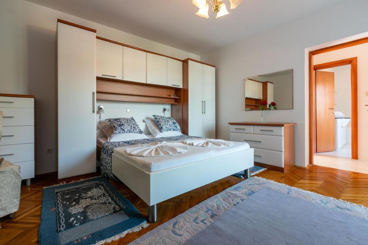 Apartments Vila Antula Banjol Exterior photo