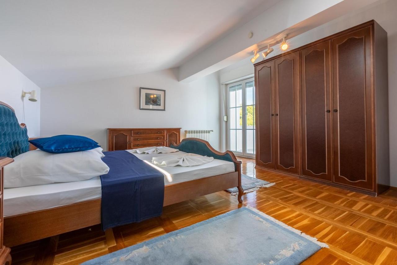 Apartments Vila Antula Banjol Exterior photo