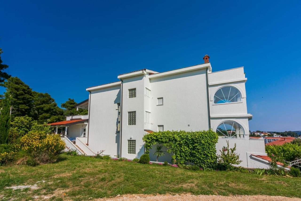 Apartments Vila Antula Banjol Exterior photo