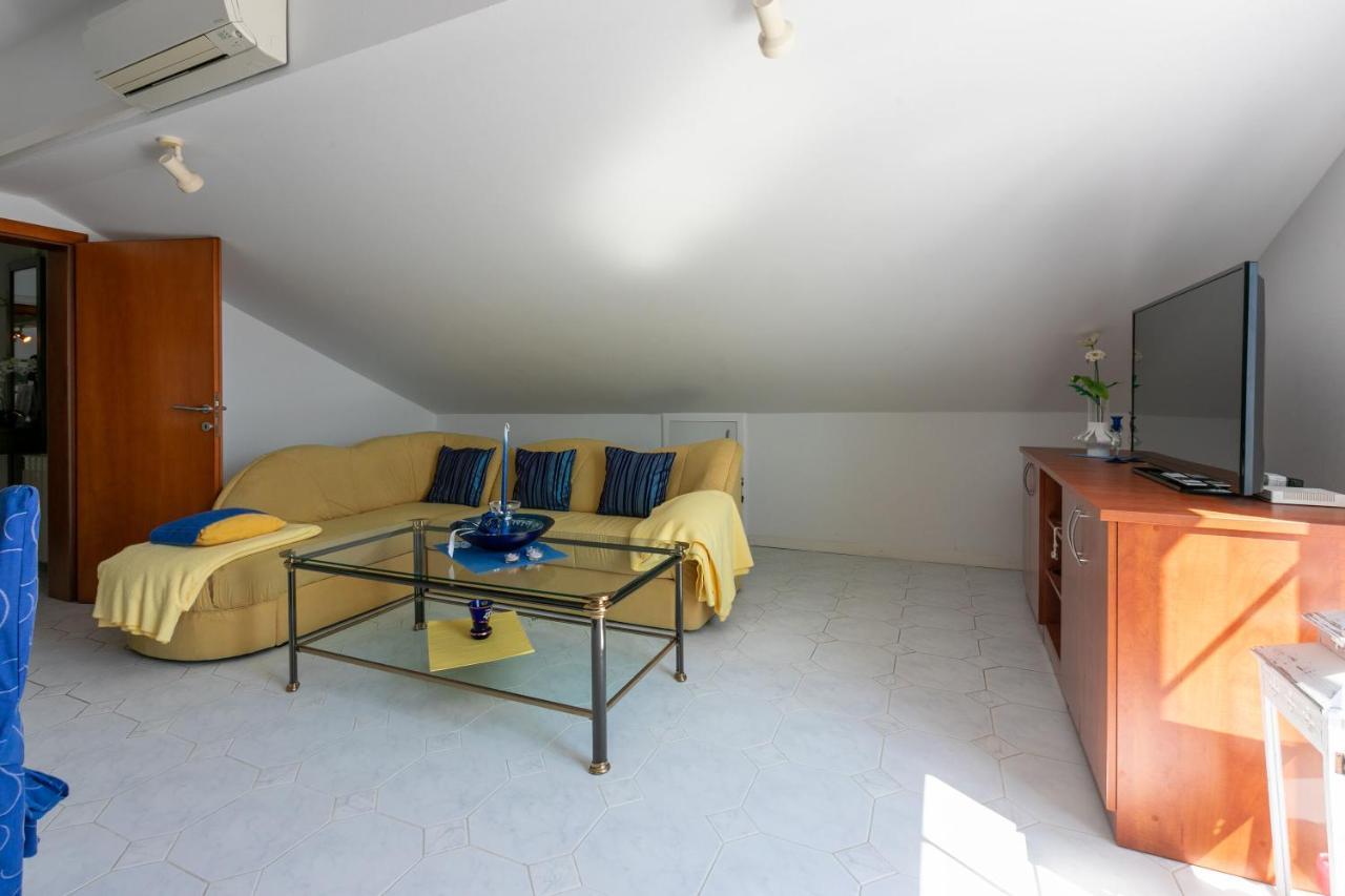 Apartments Vila Antula Banjol Exterior photo