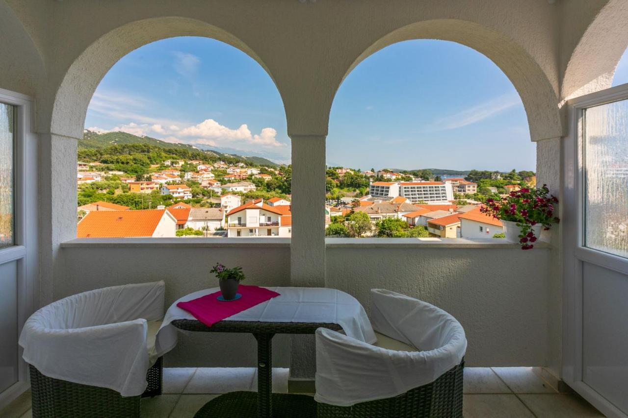 Apartments Vila Antula Banjol Exterior photo