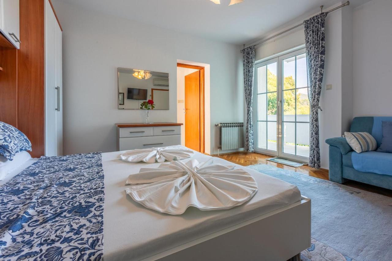 Apartments Vila Antula Banjol Exterior photo