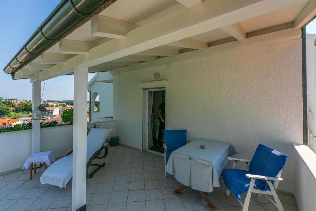 Apartments Vila Antula Banjol Exterior photo